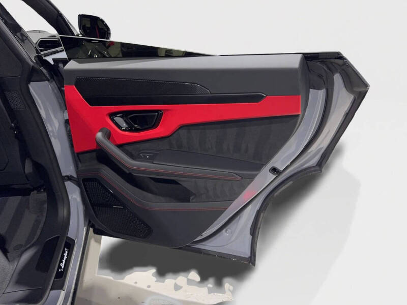 2025 Lamborghini Urus SE