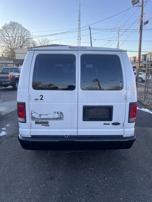 2011 Ford E-Series E-150 XLT