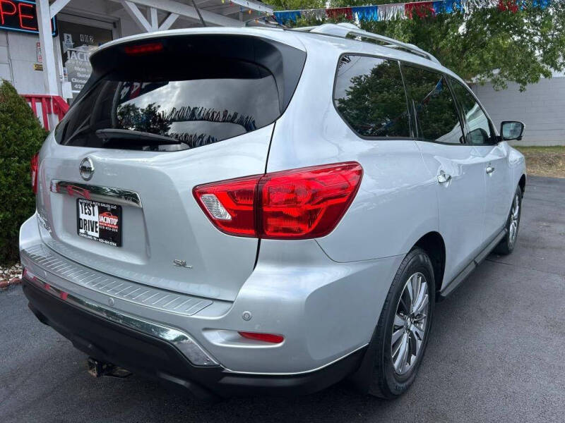 2018 Nissan Pathfinder SL