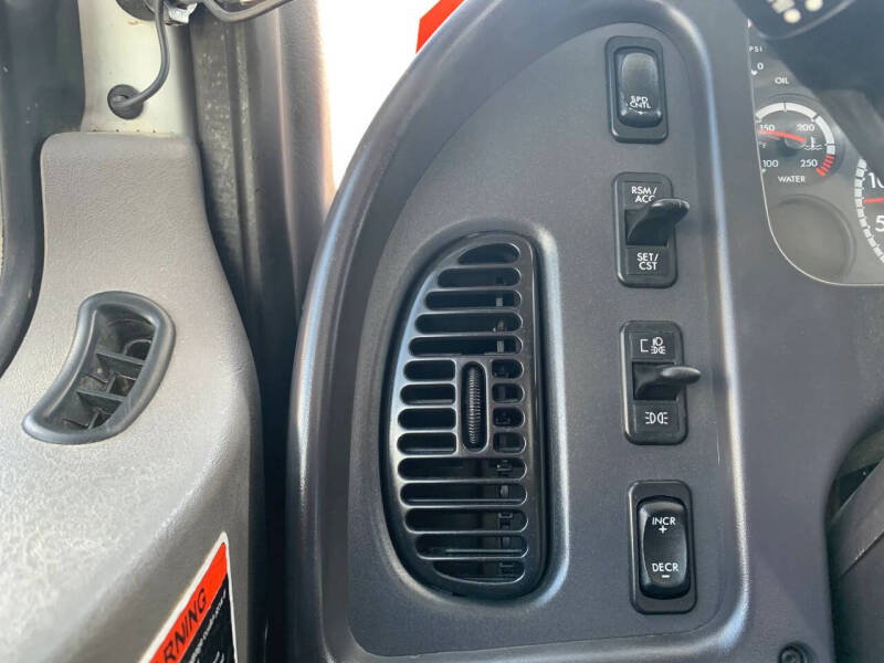 2012 Freightliner M2 106