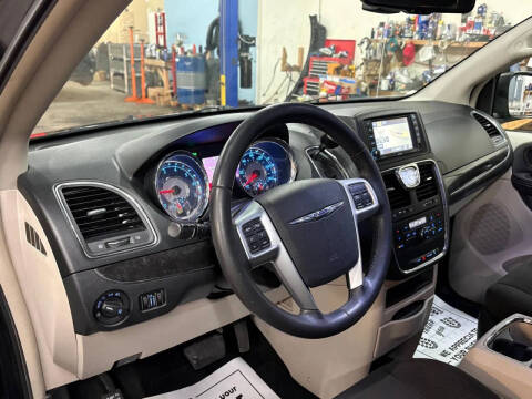 2012 Chrysler Town and Country Touring