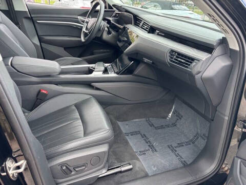 2024 Audi Q8 e-tron quattro Premium