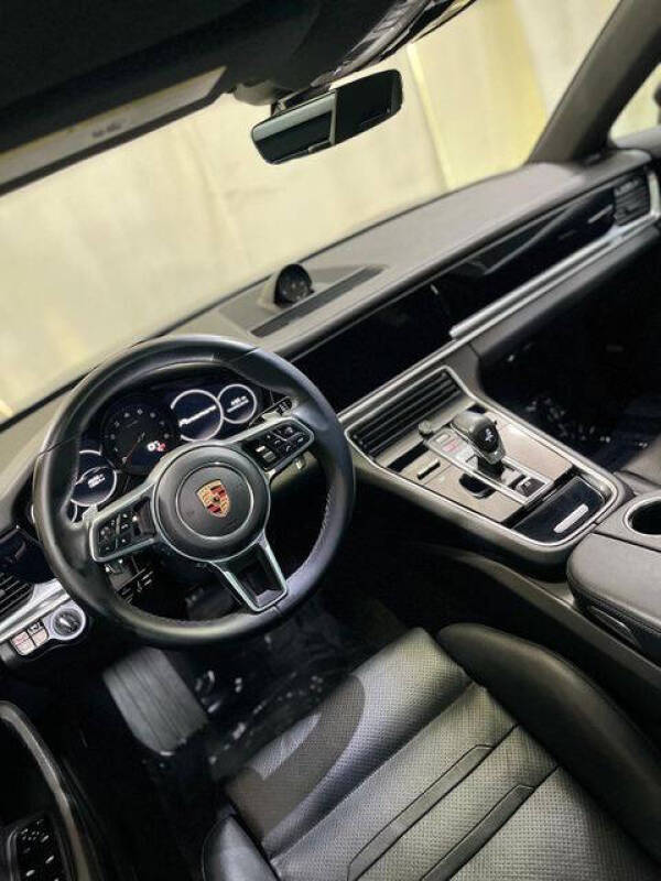 2018 Porsche Panamera 4