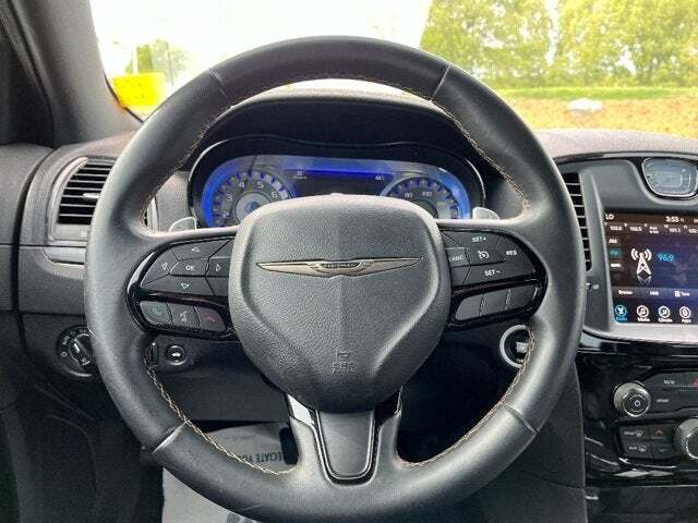 2017 Chrysler 300 44