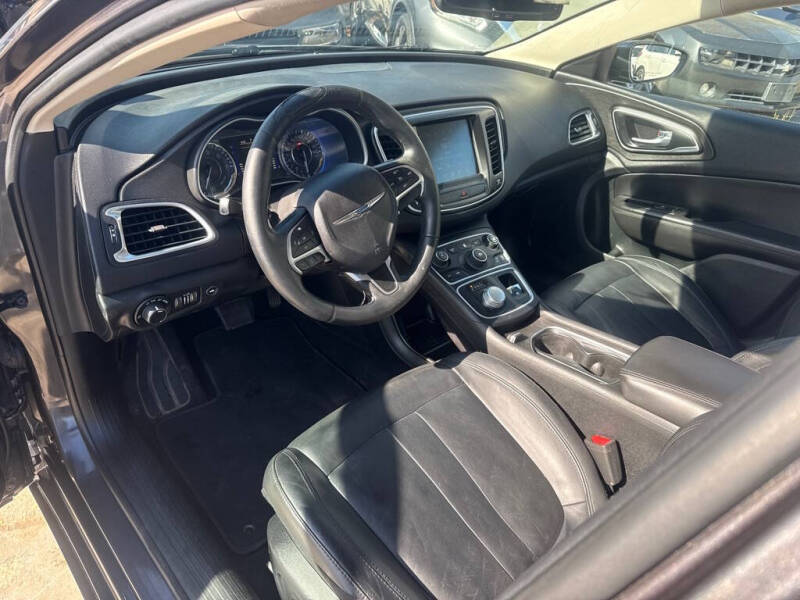 2017 Chrysler 200 Limited