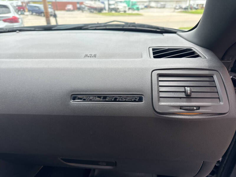 2014 Dodge Challenger SXT Plus
