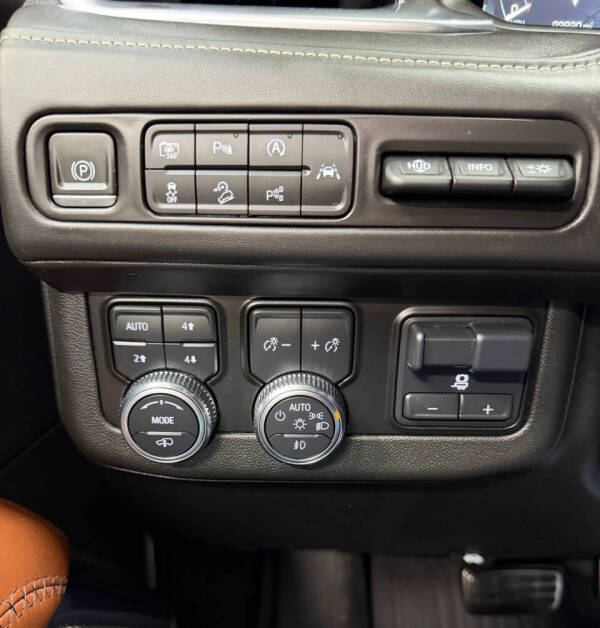 2023 GMC Yukon XL Denali Ultimate