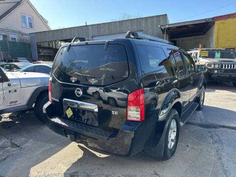 2005 Nissan Pathfinder LE