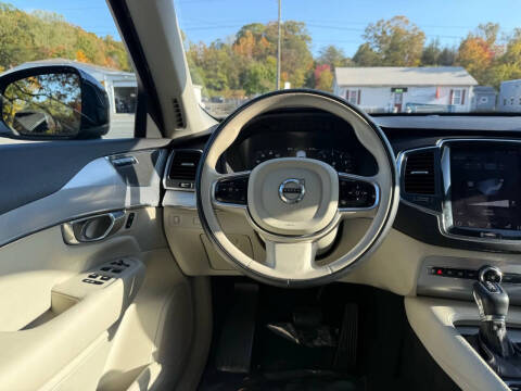 2017 Volvo XC90 T6 Momentum