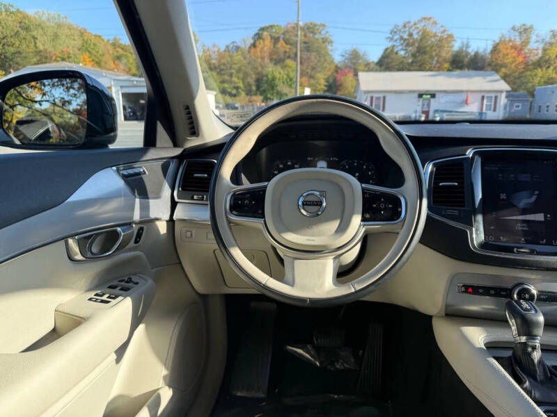 2017 Volvo XC90 T6 Momentum