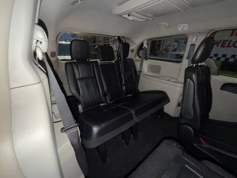 2016 Chrysler Town and Country Touring