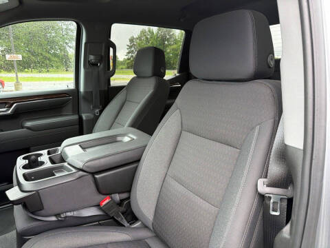 2025 GMC Sierra 1500 Elevation Standard