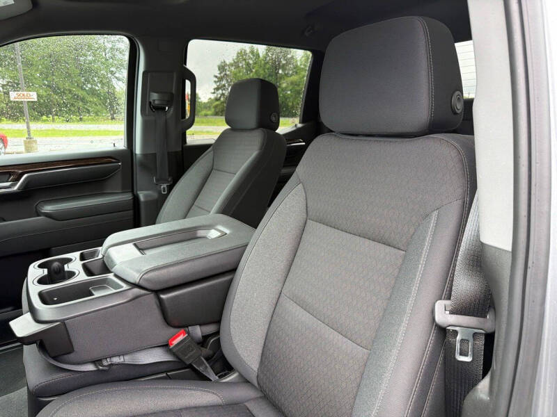 2025 GMC Sierra 1500 Elevation Standard