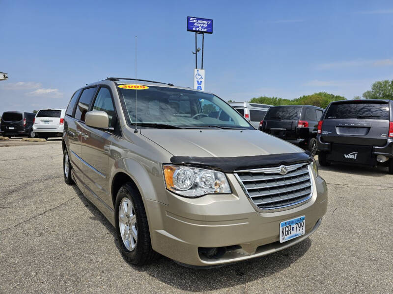 Used 2009 Chrysler Town & Country Touring with VIN 2A8HR54149R596945 for sale in Zumbrota, Minnesota