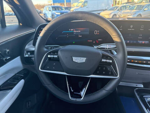 2024 Cadillac LYRIQ Luxury 1