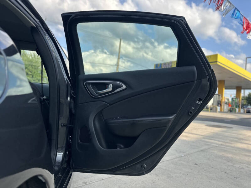 2015 Chrysler 200 LX