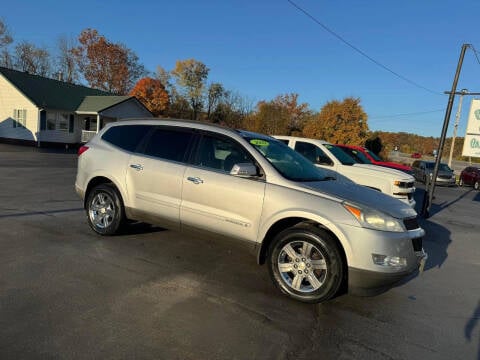 2009 Chevrolet Traverse for sale at CRS Auto & Trailer Sales Inc in Clay City KY