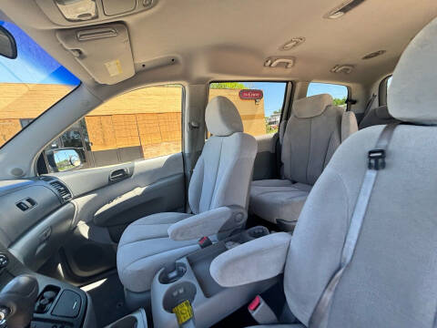 2007 Kia Sedona LX