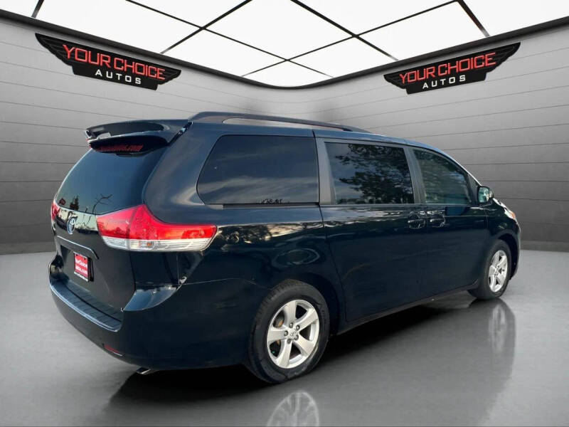 2014 Toyota Sienna LE 8-Passenger