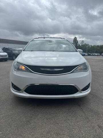 2017 Chrysler Pacifica Touring-L