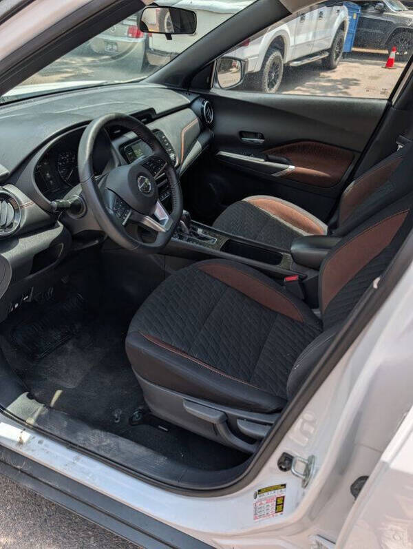 2021 Nissan Kicks SR