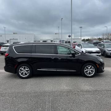 2018 Chrysler Pacifica for sale at Village Wholesale in Hot Springs Village AR