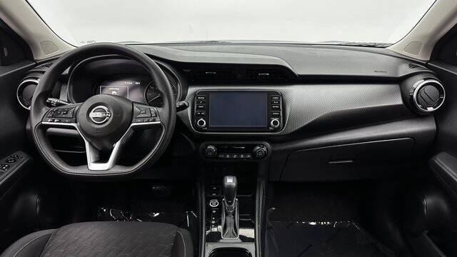 2022 Nissan Kicks SV