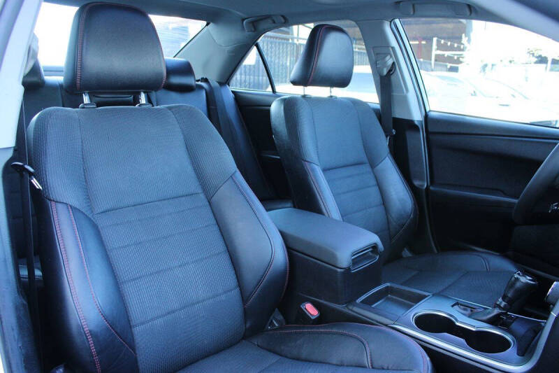 2017 Toyota Camry SE