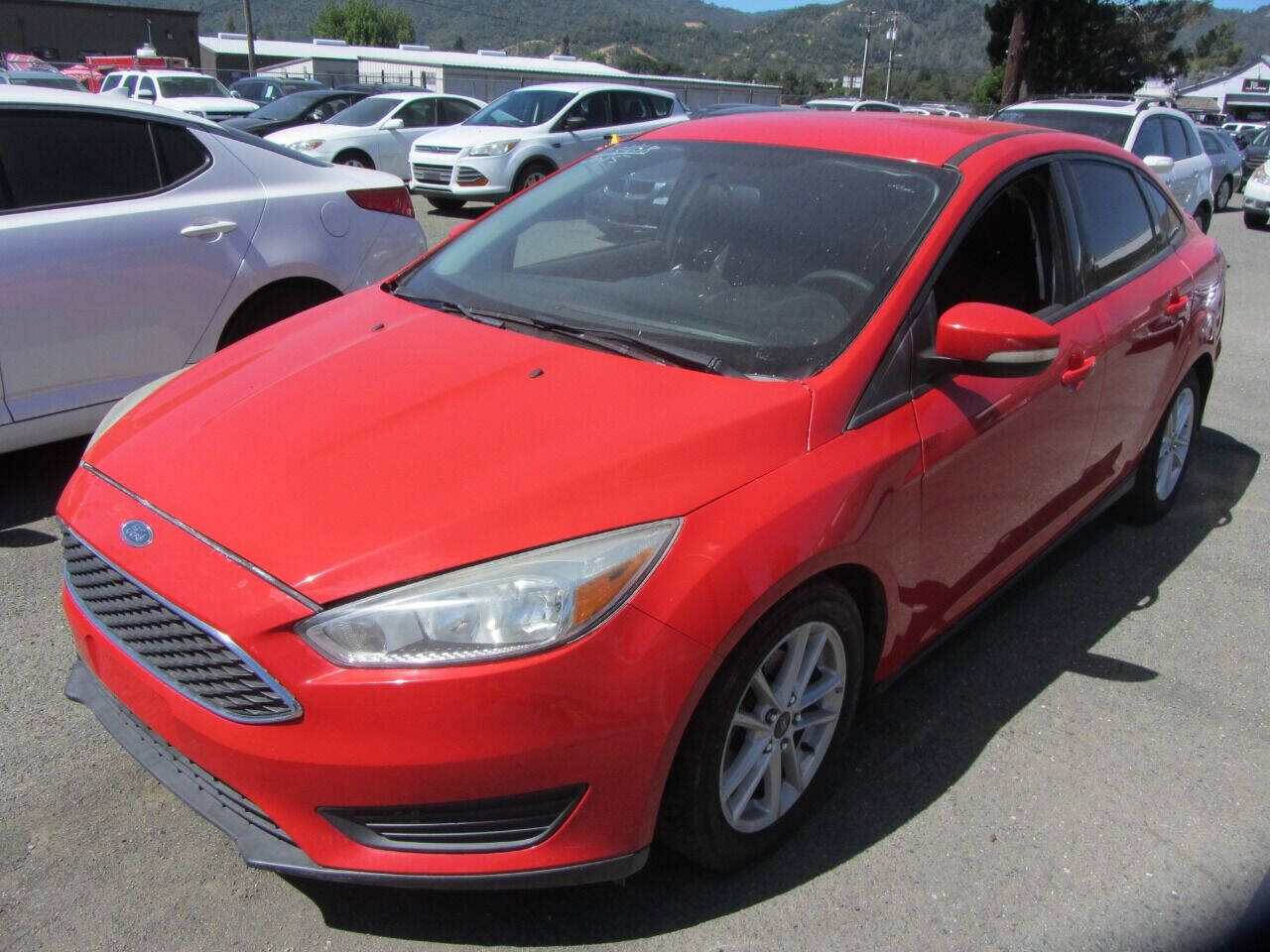 Red 2015 Ford Focus SE SE 4dr Sedan 2