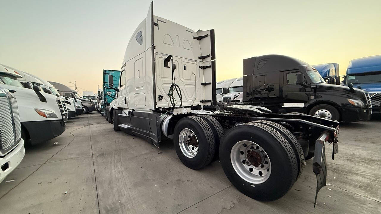 2019 Freightliner Cascadia for sale at KING TRUCK TRAILER SALES in Bakersfield, CA