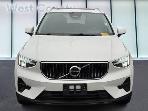 2025 Volvo XC40 B5 Core Bright Theme