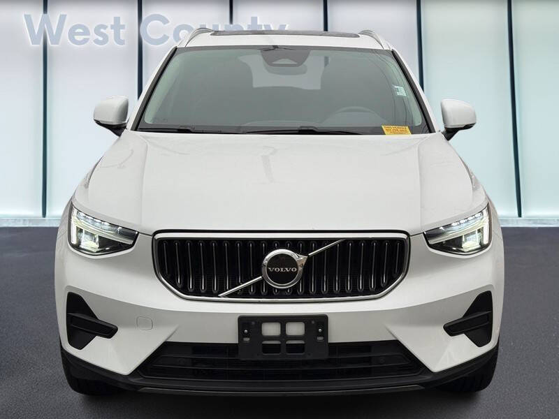 2025 Volvo XC40 B5 Core Bright Theme