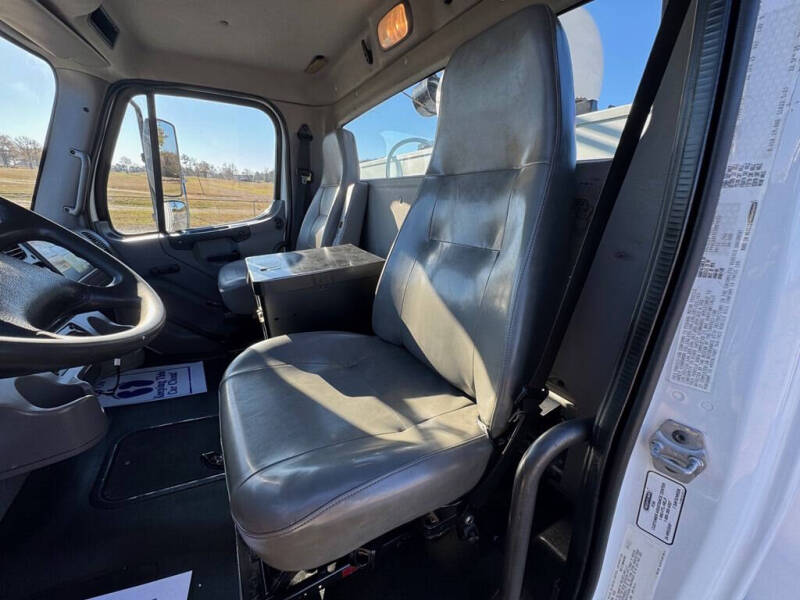 2012 Freightliner M2 106