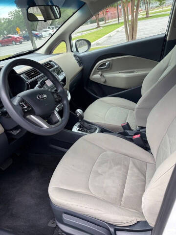 2016 Kia Rio 5-Door LX