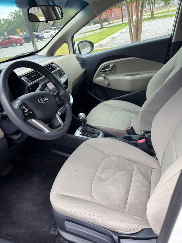 2016 Kia Rio 5-Door LX