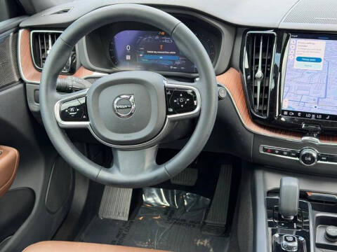 2023 Volvo XC60 B5 Plus Dark Theme