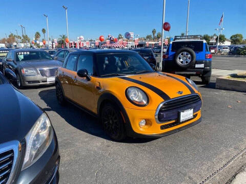 2017 MINI Hardtop 4 Door Cooper