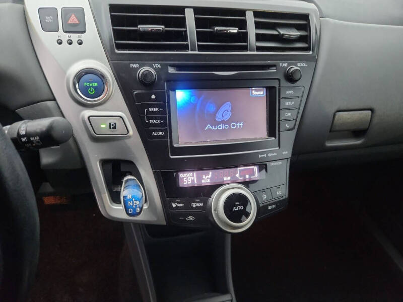 2013 Toyota Prius v Five