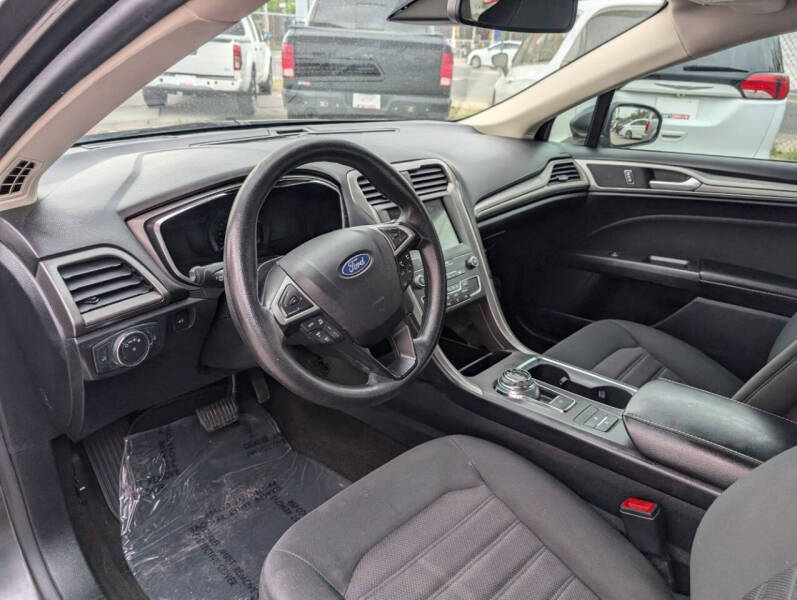 2020 Ford Fusion SE