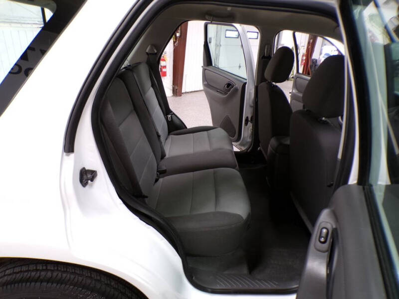 2005 Ford Escape XLS