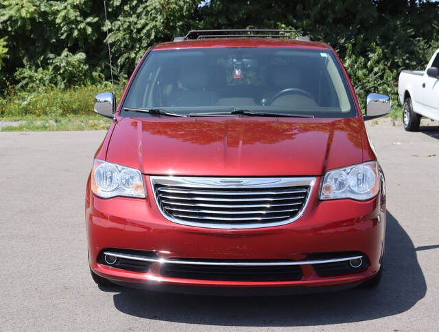 2013 Chrysler Town and Country for sale at Modern Automotive Group LLC in Lafayette, TN