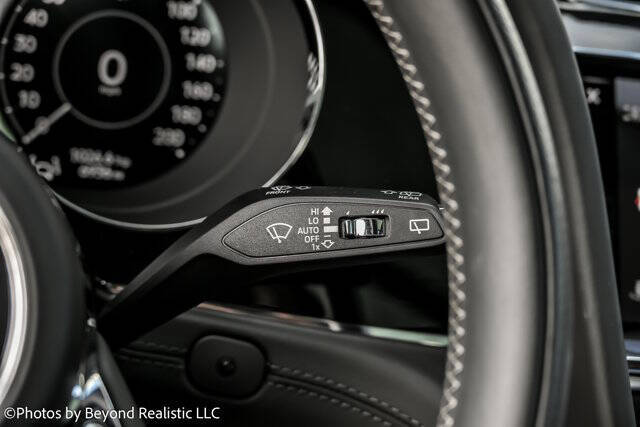 2024 Bentley Bentayga Hybrid