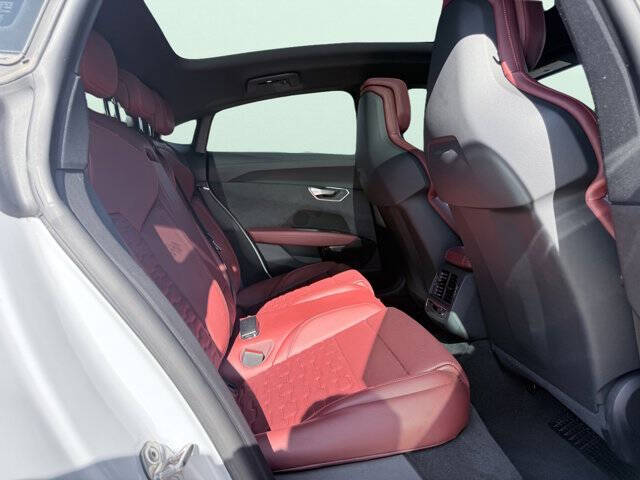 2024 Audi e-tron GT quattro Premium Plus