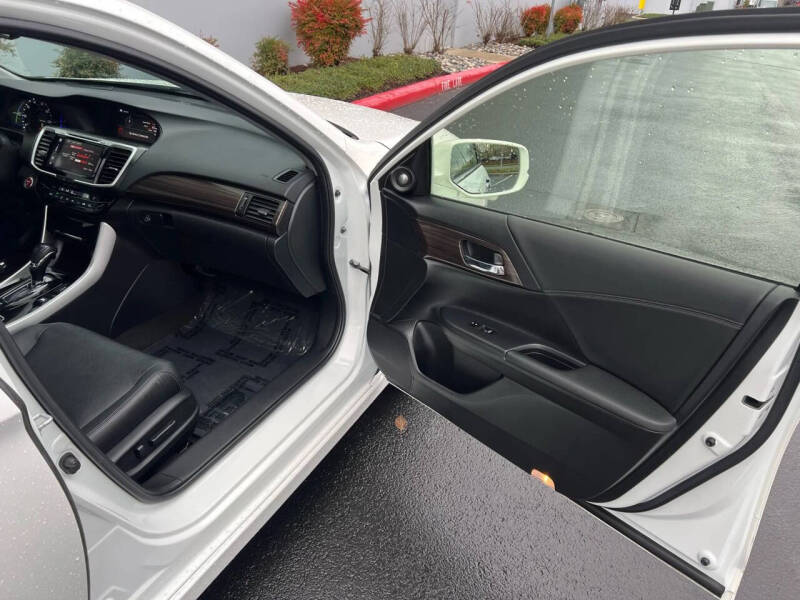 2017 Honda Accord Hybrid Touring