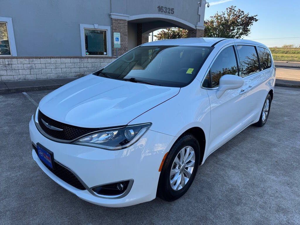 White 2018 Chrysler Pacifica Touring Plus Touring Plus 4dr Mini-Van 1