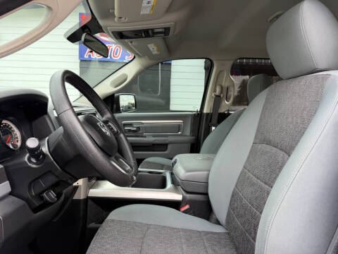 2017 RAM 1500 SLT