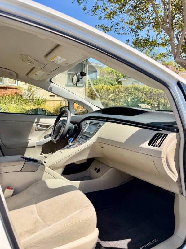 2014 Toyota Prius Three