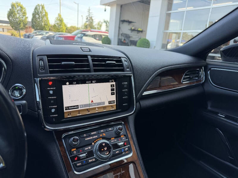 2017 Lincoln Continental Select