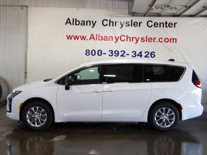 2027 Chrysler Pacifica Select
