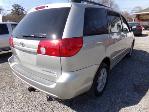 2006 Toyota Sienna for sale at English Autos in Grove City PA